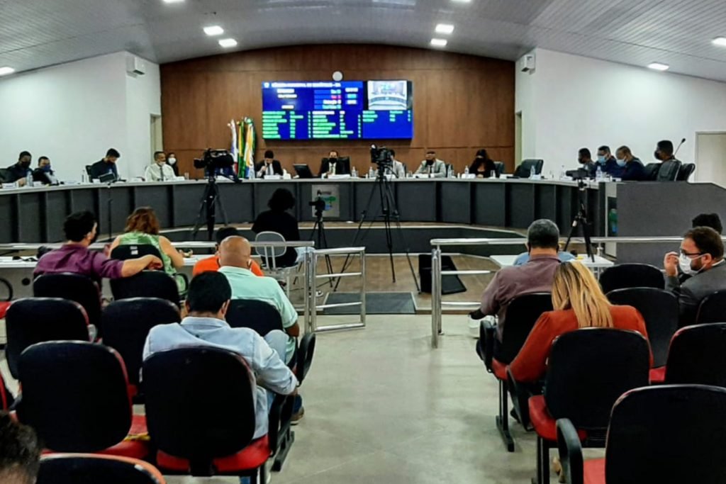 Câmara de Eunápolis aprova reforma administrativa da prefeita Cordélia Torres