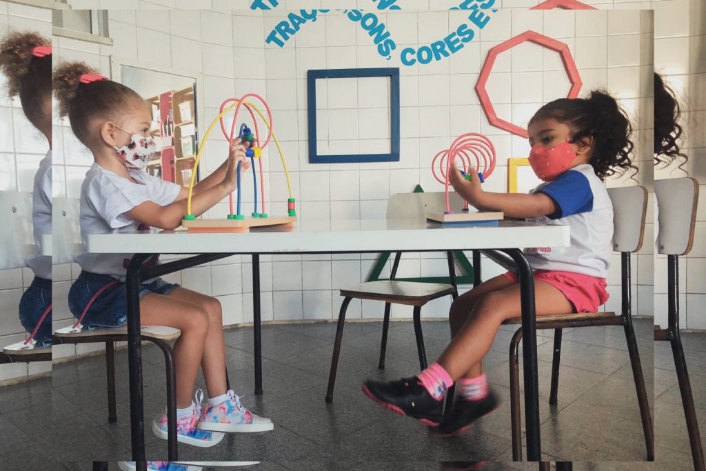 Estudantes voltam às aulas no formato presencial para ano letivo 2022