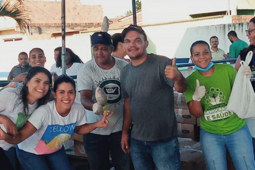 Entrega de peixes para a população foi simplesmente incrível em Eunápolis