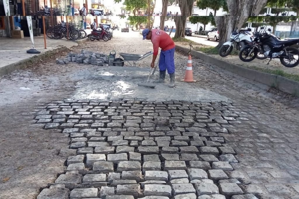 Prefeitura de Eunápolis atua com serviços de infraestrutura em vários bairros da cidade