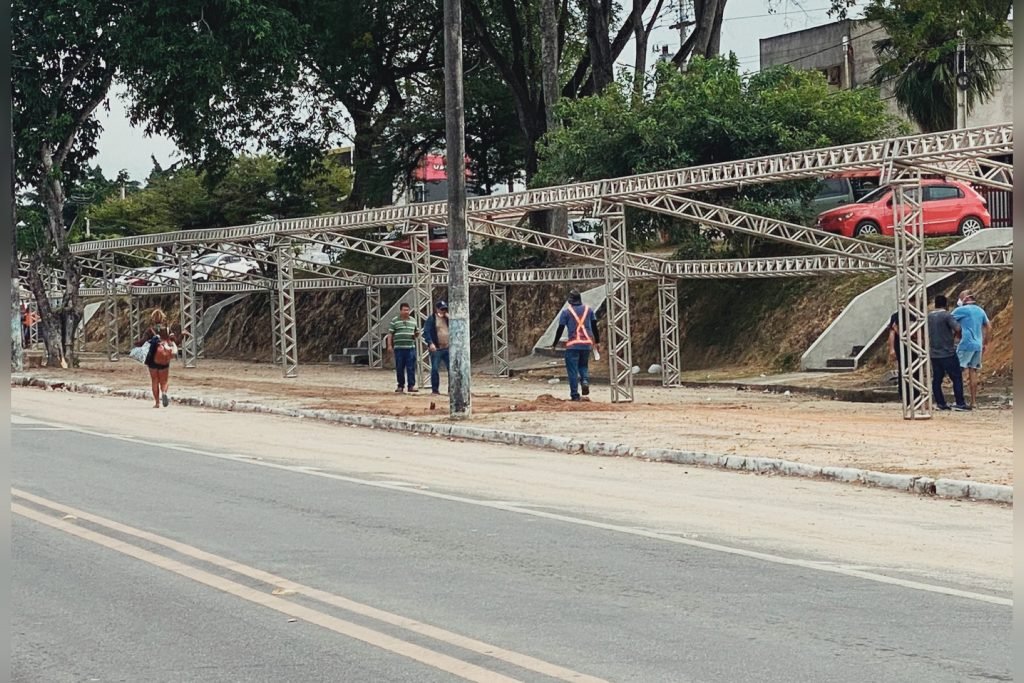 Prefeitura de Eunápolis inicia montagem da estrutura do maior Pedrão da história