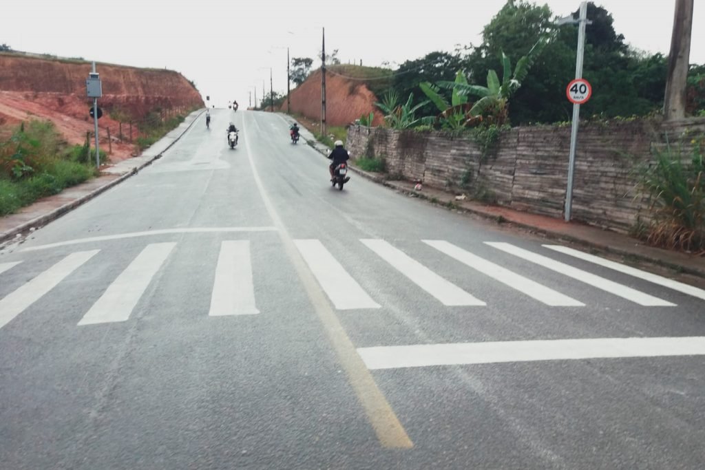 Ladeira que dá acesso ao Renovação está totalmente sinalizada