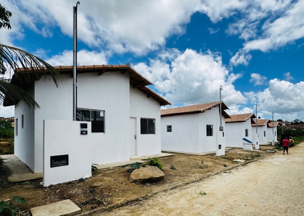 Prefeita Marlene Dantas Entrega Sonhos Através de Casas Habitacionais em Guaratinga
