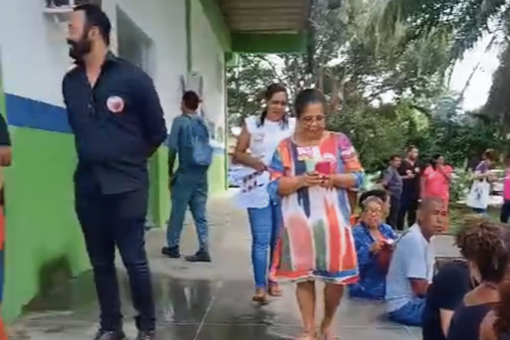 Servidores da Saúde de Eunápolis Protestam por Melhores Salários e Denunciam Descaso do Prefeito Robério Oliveira