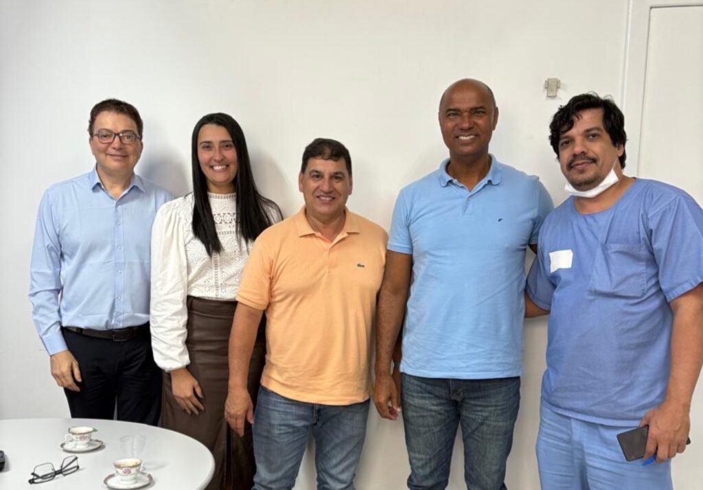 Vereador Ubaldo Suzart Visita Hospital Regional e Dialoga com Nova Administração em Eunápolis