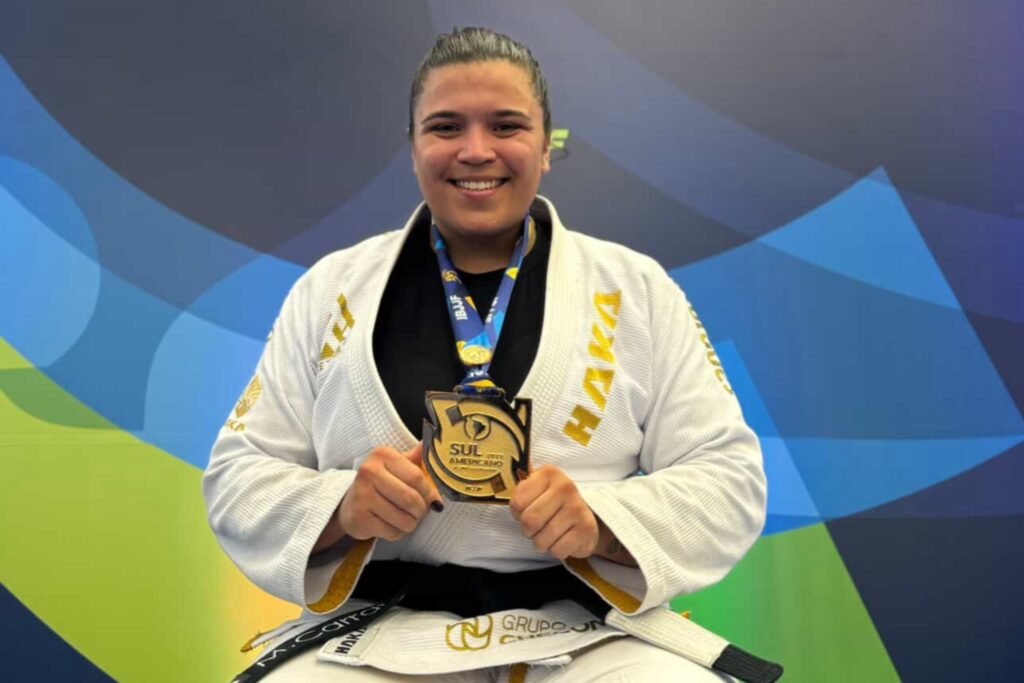 Marina Carraro, Atleta de Eunápolis, Conquista Título de Campeã no Sul-Americano de Jiu-Jitsu 2025