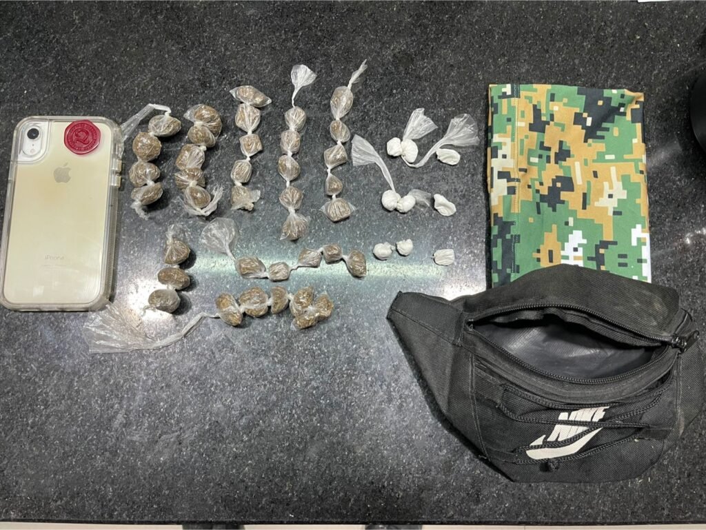 PMBA apreende menor e substâncias entorpecentes na Vila Olímpica em Eunápolis