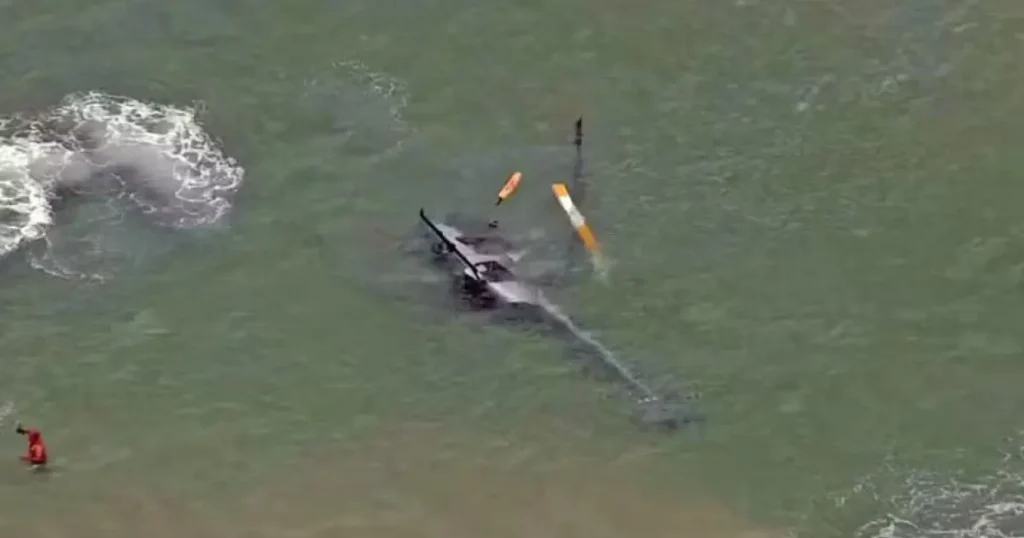 Helicóptero cai no mar após pouso forçado no RJ