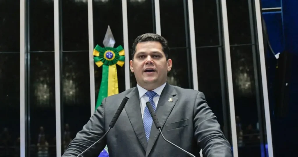 Oposição vai a Alcolumbre para tentar frear 6×1 no Senado