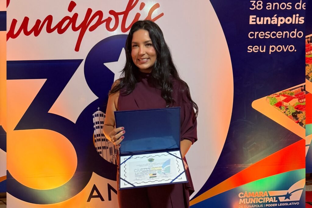 Dra. Tatiana Maia Recebe Título de Cidadã Eunapolitana em Cerimônia na Câmara Municipal