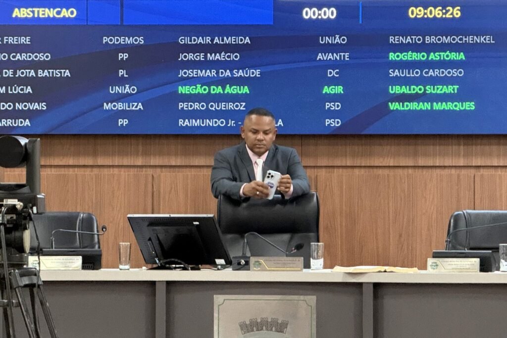 Falta de Quórum Impede Votação de Empréstimo de R$ 250 milhões feito pelo prefeito Robério Oliveira