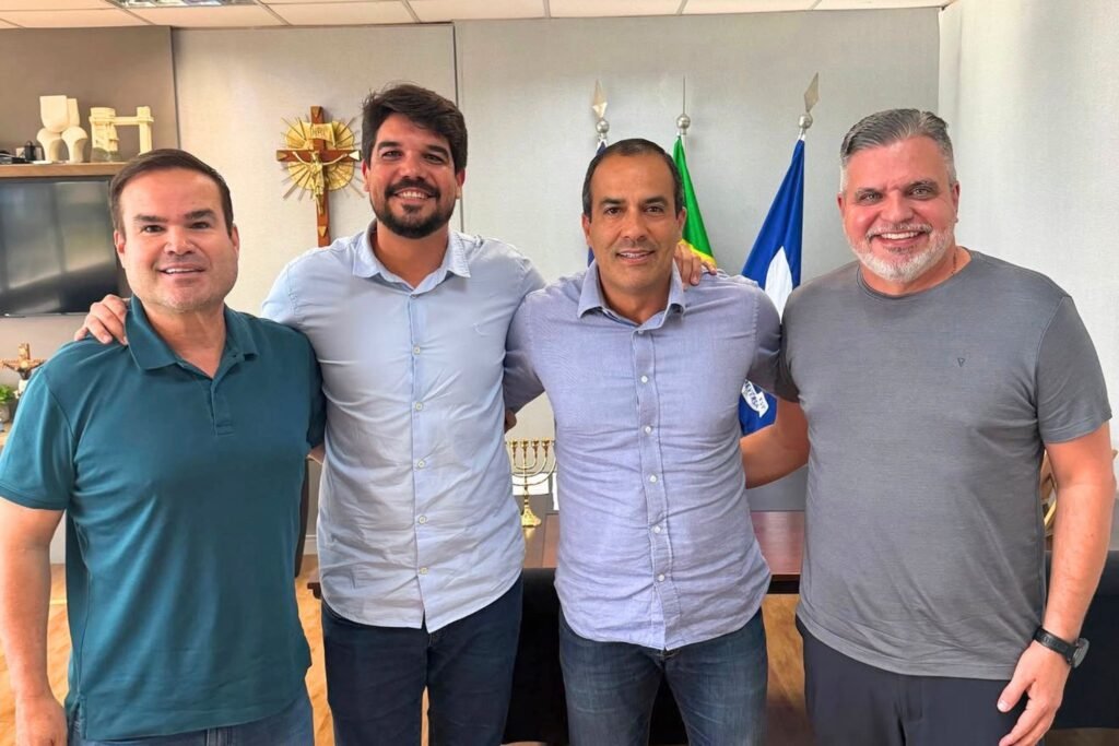 Arthur Mendonça Fortalece Laços Políticos em Encontro na Capital Baiana