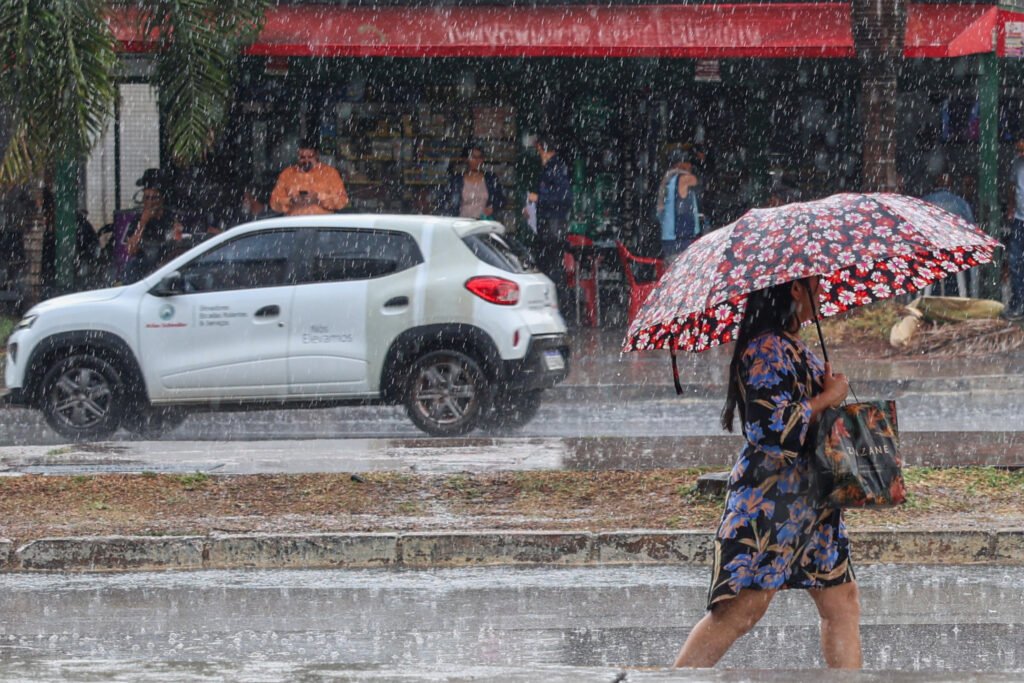 Inmet emite alerta de perigo potencial para chuvas e ventos intensos no litoral da Bahia