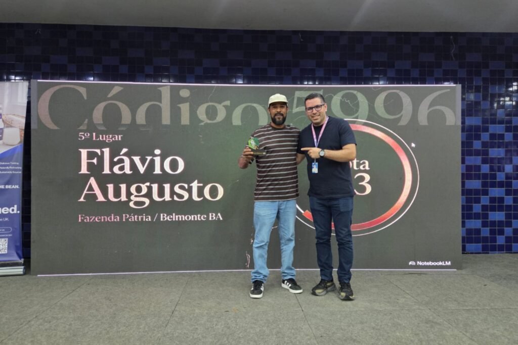 Premiação de Flávio Baioco na 2ª Conferência do Mel de Cacau: Um Marco para a Produção de Belmonte