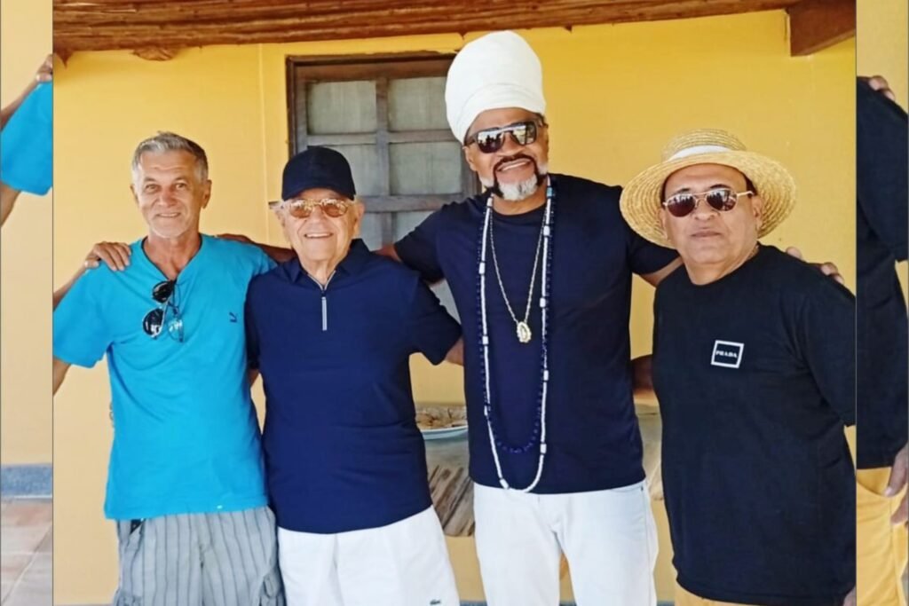 Itaquena, em Trancoso, recebe a visita do iluminado artista e Embaixador Internacional da Cultura Carlinhos Brown