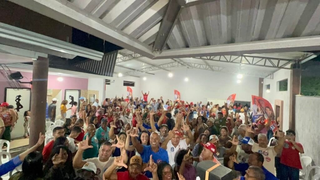 Vereador Ubaldo Suzart Reúne Multidão e Destaca Importância de Valmir Assunção