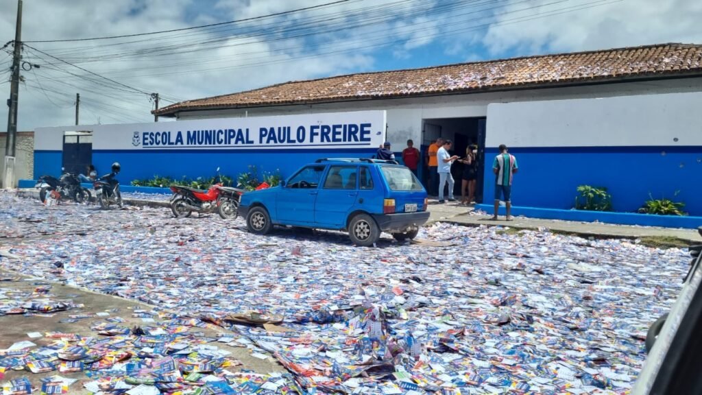 Justiça Eleitoral determina que Cláudia Oliveira retire a propaganda irregular em Eunápolis